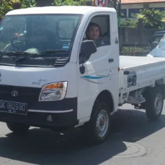 Tata Ace, front